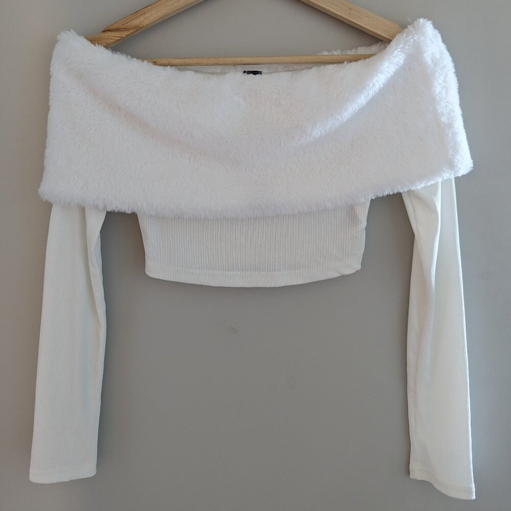 White Crop Top with Faux Fur XS